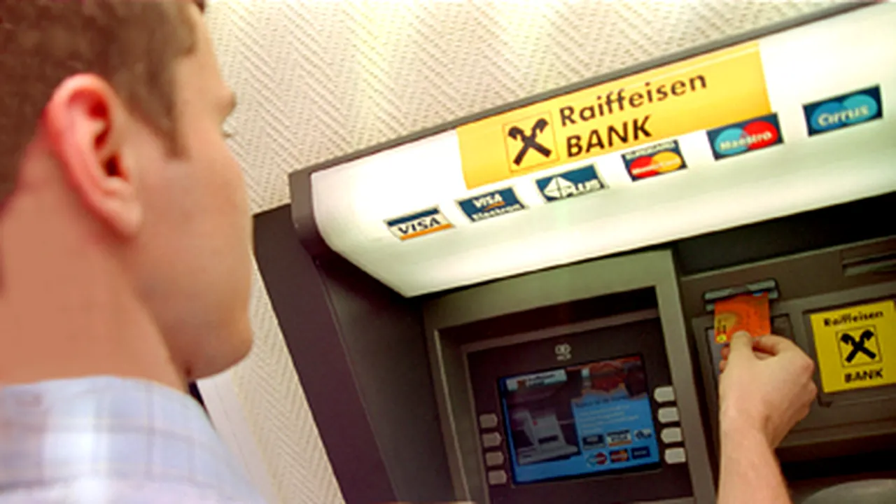 Raiffeisen Bank va întrerupe, duminică, funcţionarea cardurilor