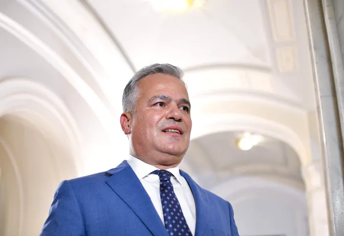 POLITIC Adrian Veștea merge mai departe cu formarea Guvernului. Lista miniștrilor ar urma să fie prezentată astăzi / Ședințe la PNL și USR