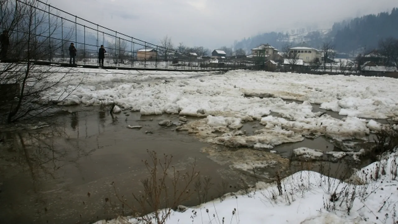 Suceava: Nivelul râului Bistriţa este în scădere după ce aglomerările de gheţuri au fost dislocate