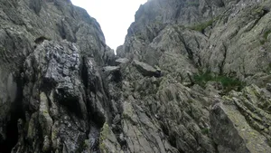 O turistă din Ungaria a căzut într-o prăpastie din Munţii Făgăraş