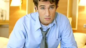 STUDIU: La ce pericol se expun bărbaţii care petrec mult timp în faţa televizorului