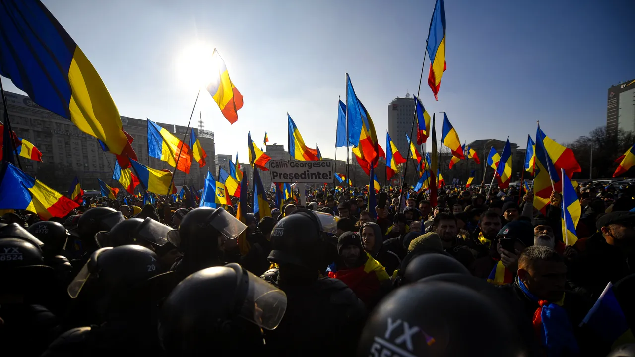 Doi bărbaţi au fost reţinuţi în urma protestului de luni din Piaţa Victoriei