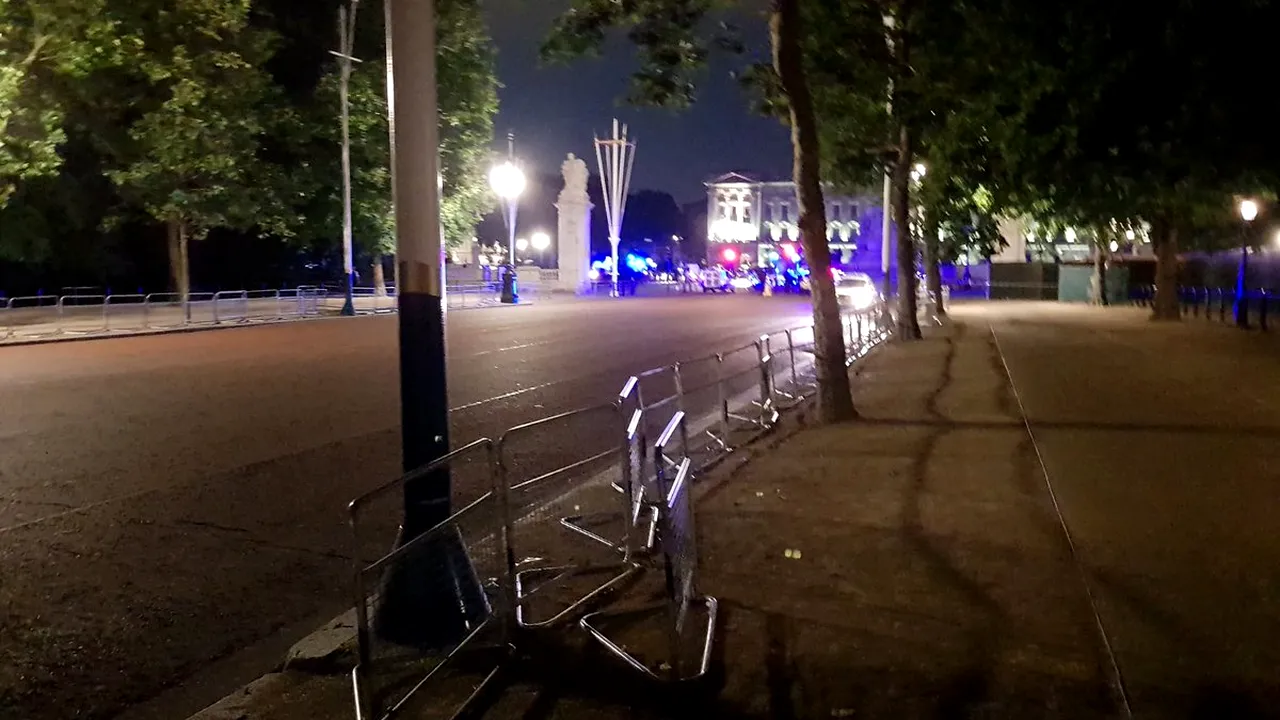 FOTO | Londra: Doi poliţişti au fost răniţi după ce au fost atacaţi de un individ