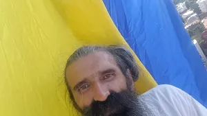 „Stegarul Dac” a fost externat după internarea forţată: 7 ore a ameninţat că se aruncă de pe macara
