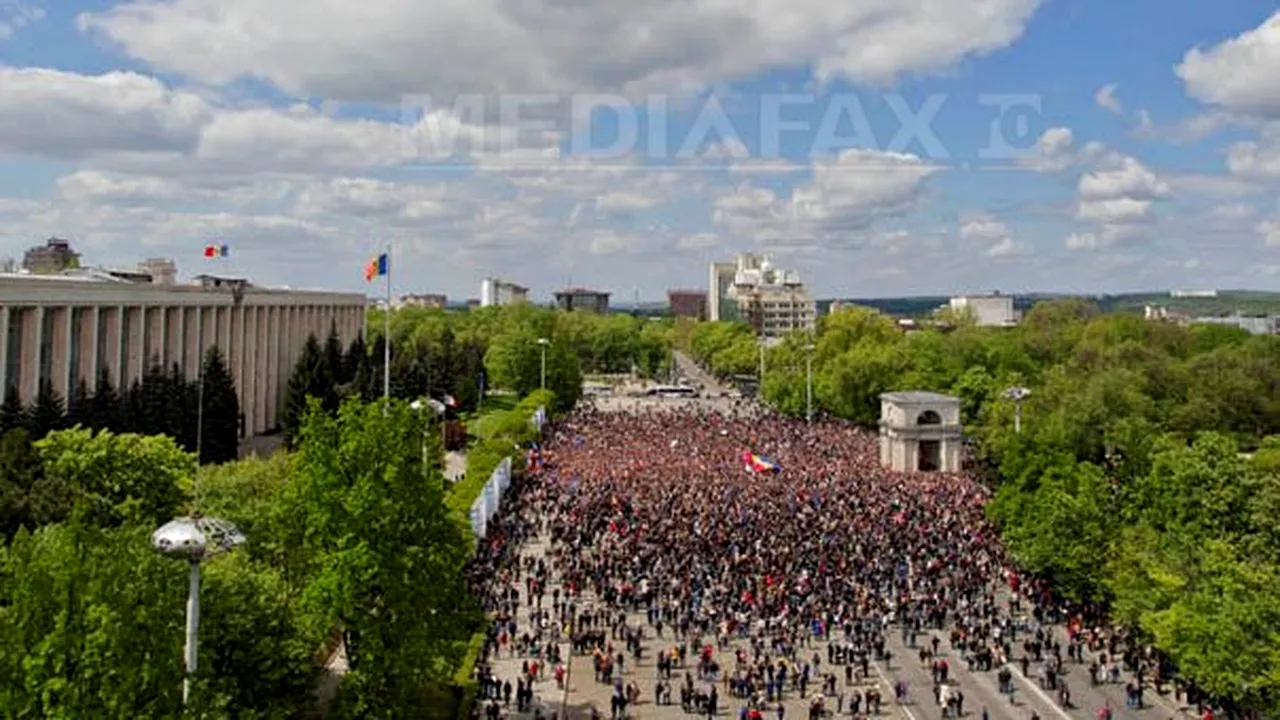 PROTESTE antiguvernamentale de amploare la Chişinău şi în mai multe oraşe europene. Moldovenii cer ”miliardul furat” - FOTO