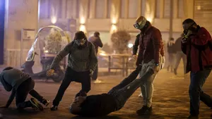 Incidente violente între protestatari şi forţele de securitate în Beirut. Zeci de răniţi în urma violenţelor. FOTO