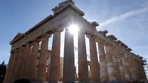 Vizitează Atena, oraşul zeiţei înţelepciunii. Monumente, temple, muzee, preparate delicioase şi croazieră 