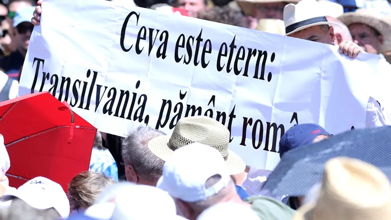 Discursul lui Viktor Orban, întrerupt de protestatari la Băile Tuşnad: „Transilvania, pământ românesc”