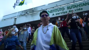 Imnul vaccinării împotriva coronavirusului în Brazilia. Mc Fioti lansează un remake al hit-ului „Bum Bum Tam Tam”