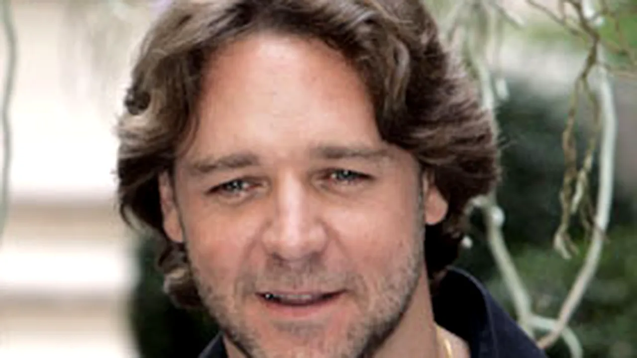 Russell Crowe ar vrea interzicerea jocurilor electronice de pocher în cluburi