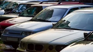 Percheziţii în Bucureşti. Mai multe persoane sunt bănuite că falsificau acte de înmatriculare a maşinilor