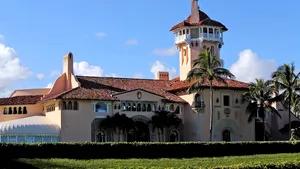 Agenţi FBI au descins la reşedinţa lui Donald Trump din Mar-a-Lago, Florida 