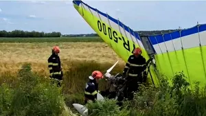 Un planor a aterizat forțat pe un câmp din județul Argeș