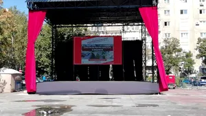 Reclamă cu realizările Primarului Sectorului 5, Daniel Florea, în ziua alegerilor locale. A fost sesizată Poliţia