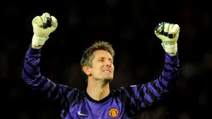 Peste 50.000 de spectatori au asistat la meciul de retragere al lui Edwin van der Sar