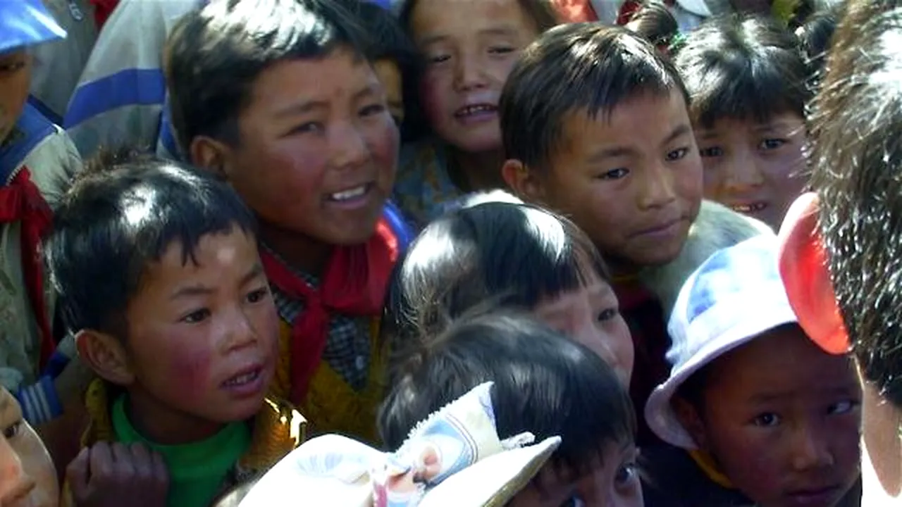 Mii de copii din China, sclavi în uzine şi mine din zonele prospere ale ţării