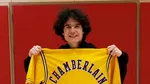 Un tânăr a cumpărat o jachetă a echipei Lakers cu 3 dolari. Acum ar putea valora 250.000 de dolari