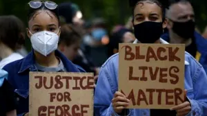 COMENTARIU Lelia Munteanu: America - falimentul Băncii Justiţiei