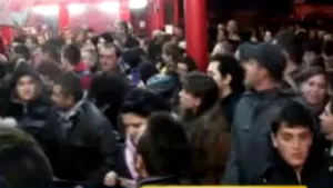 Haos în hipermarket: Peste 6.000 de persoane s-au înghesuit pentru a prinde cele mai mici preţuri - VIDEO