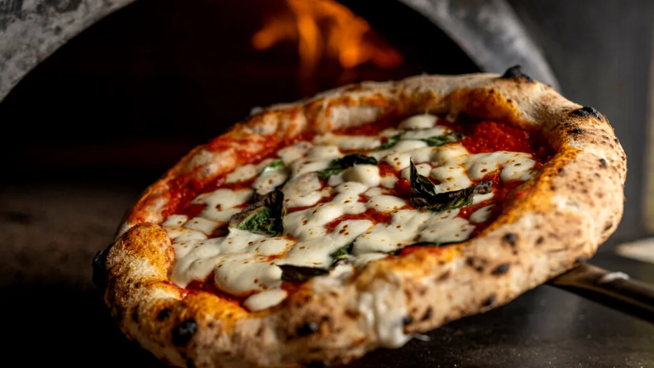 Inteligența artificială, acuzată că a produs o pagubă de 100 de milioane de dolari unei companii de pizza
