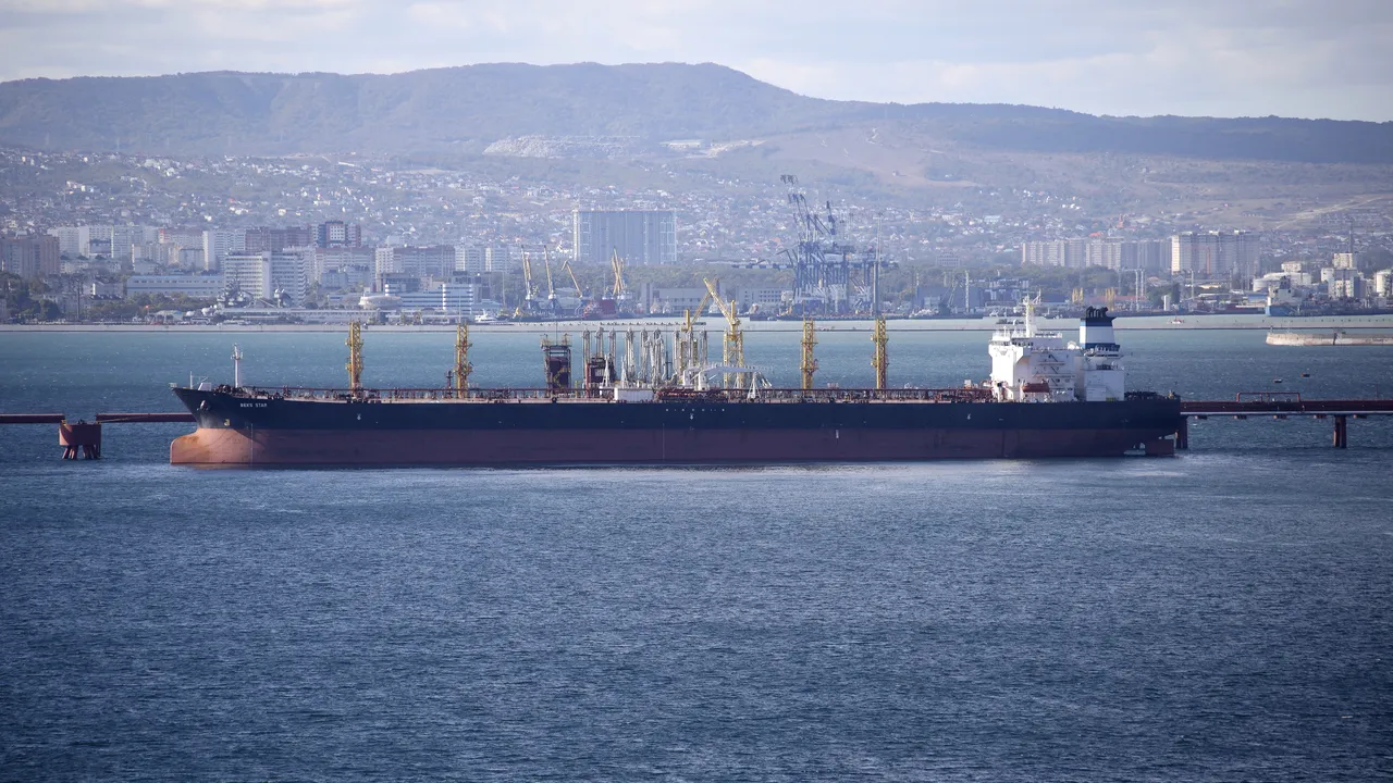 Raport: Rusia obţine în continuare venituri substanţiale din petrol / Analiştii susţin că plafonul impus de Occident a fost 