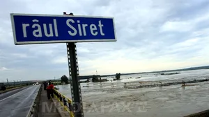 Un număr de 24 de grenade, descoperite pe malul râului Siret, în judeţul Bacău