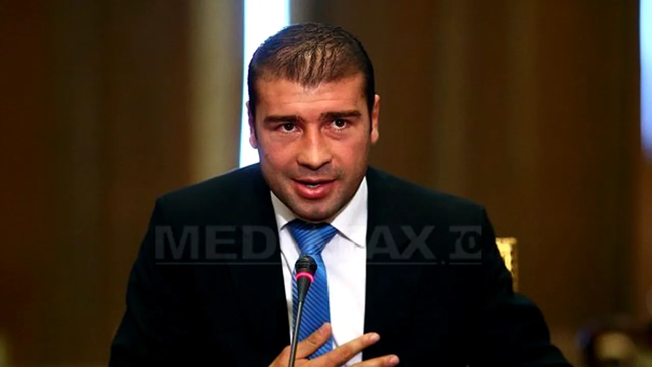 Oţelul Galaţi i-a trimis un tricou semnat de toţi jucătorii lui Lucian Bute